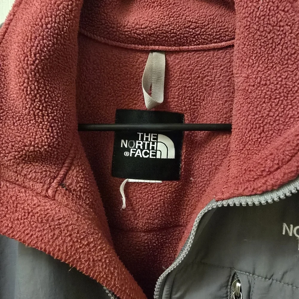 The North Face Red and Gray Polertec Fleece Jacket - Picture 3 of 11